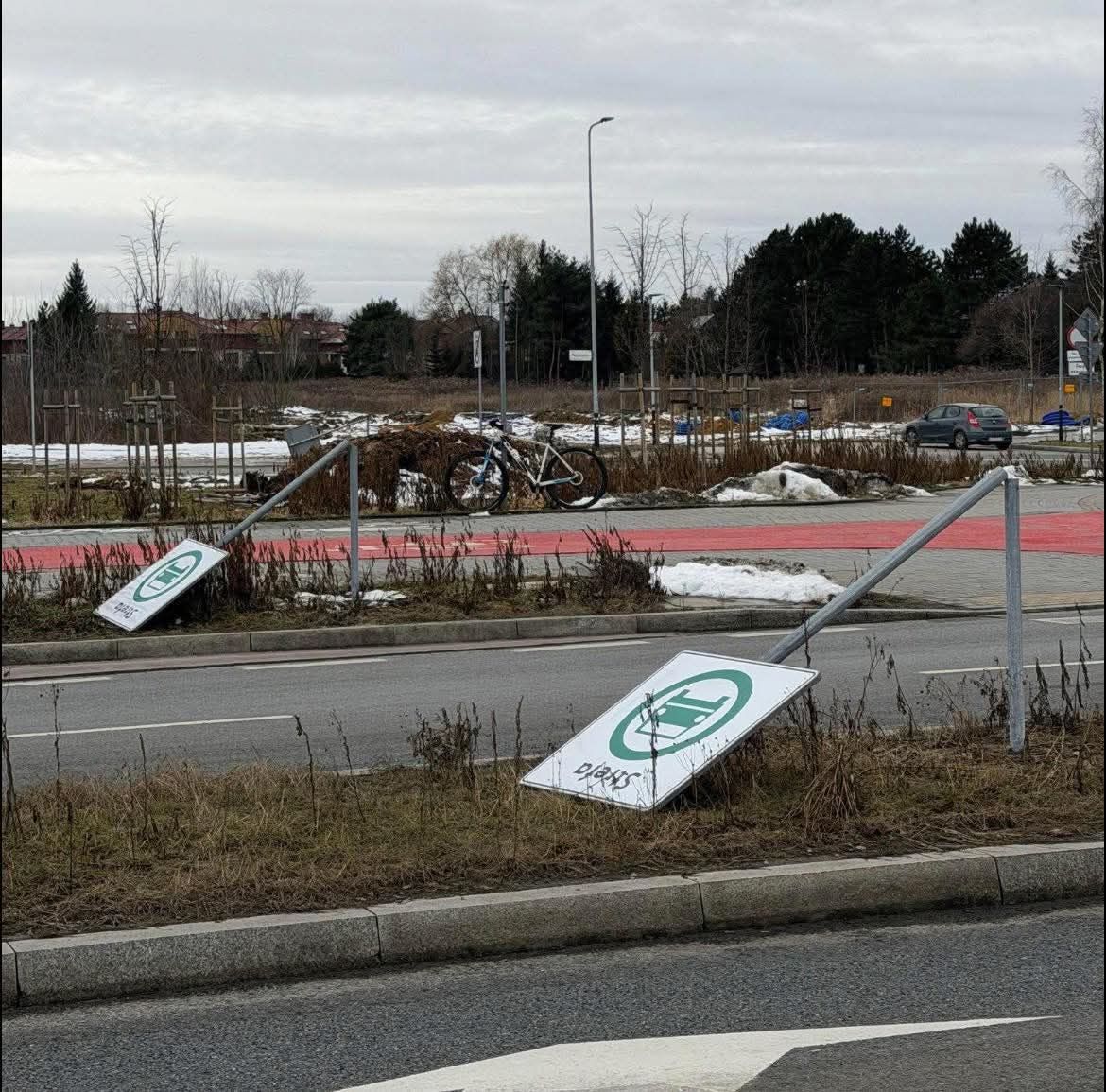 SCT w Krakowie. Wandale uszkadzają znaki, miasto liczy straty