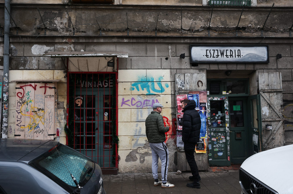 Protest na Kazimierzu. Mieszkańcy bronią kamienic przed hotelem