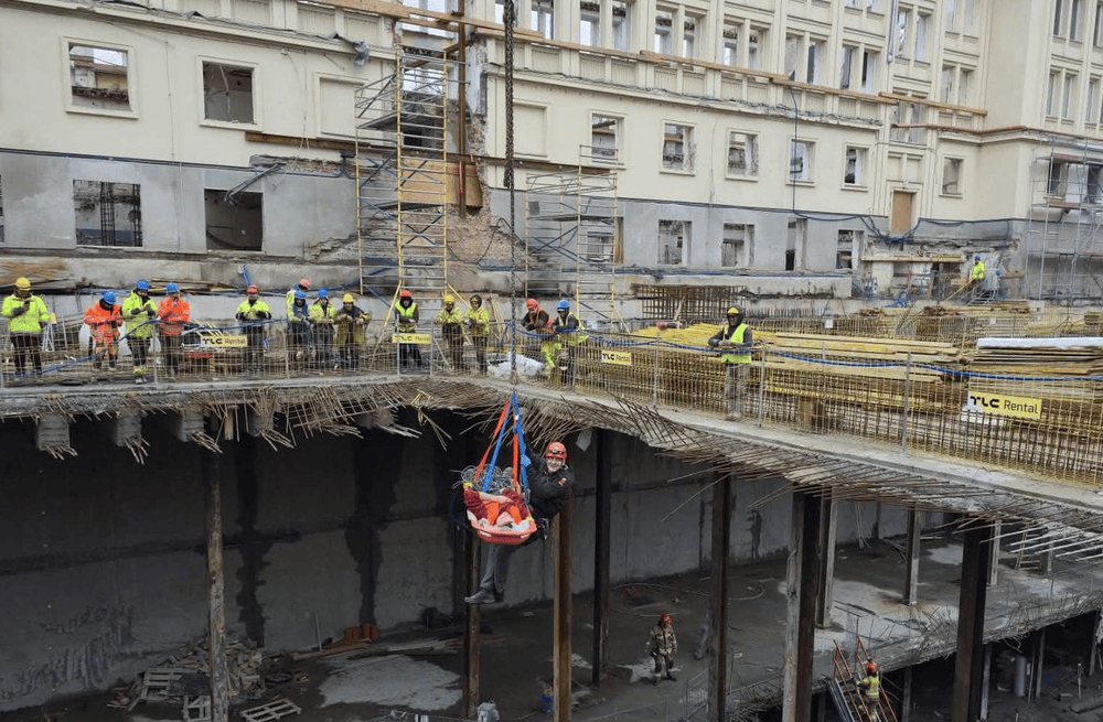 Akcja ratunkowa na budowie hotelu Nobu w Krakowie