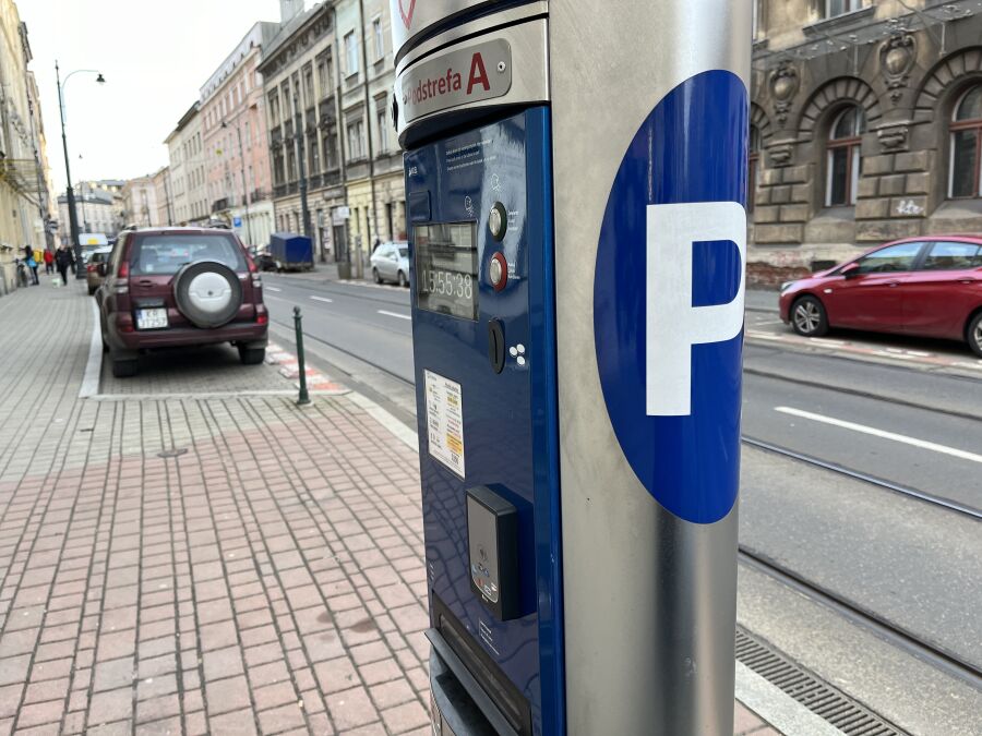 Zmiany w parkowaniu w Krakowie. Więcej dni bez opłat w strefie